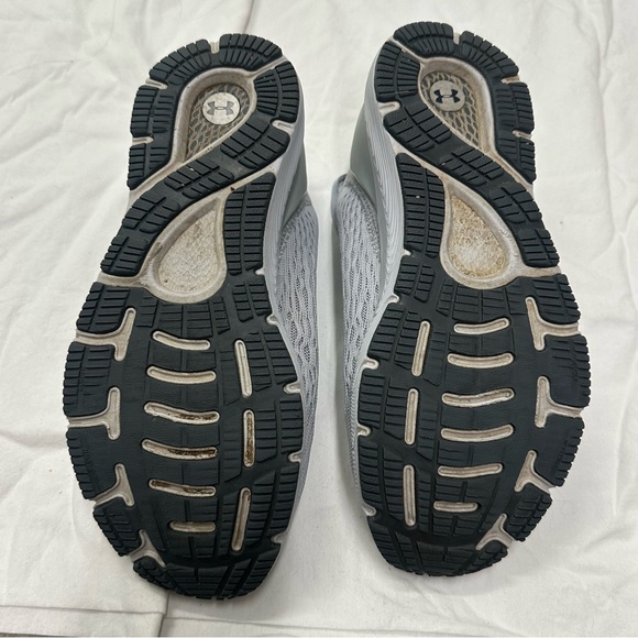 Under Armour Women's Hover Tennis Shoes. Size 8.5 - Picture 5 of 6